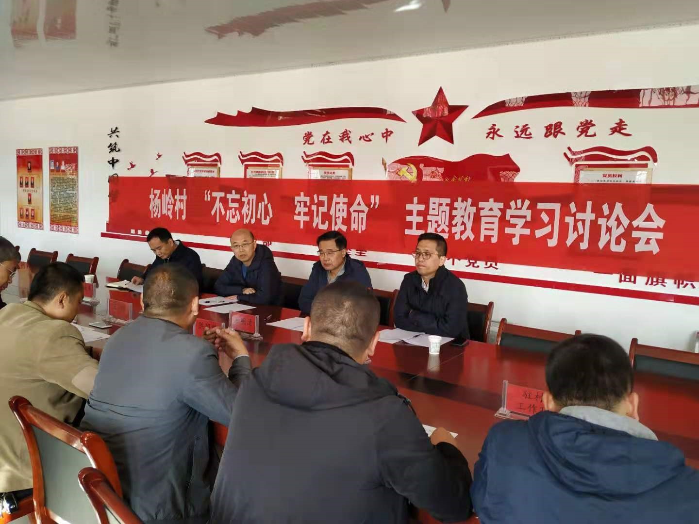 座谈.jpg 座谈.jpg